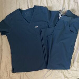 Dark harbor figs scrub set L top med tall Kade bottoms